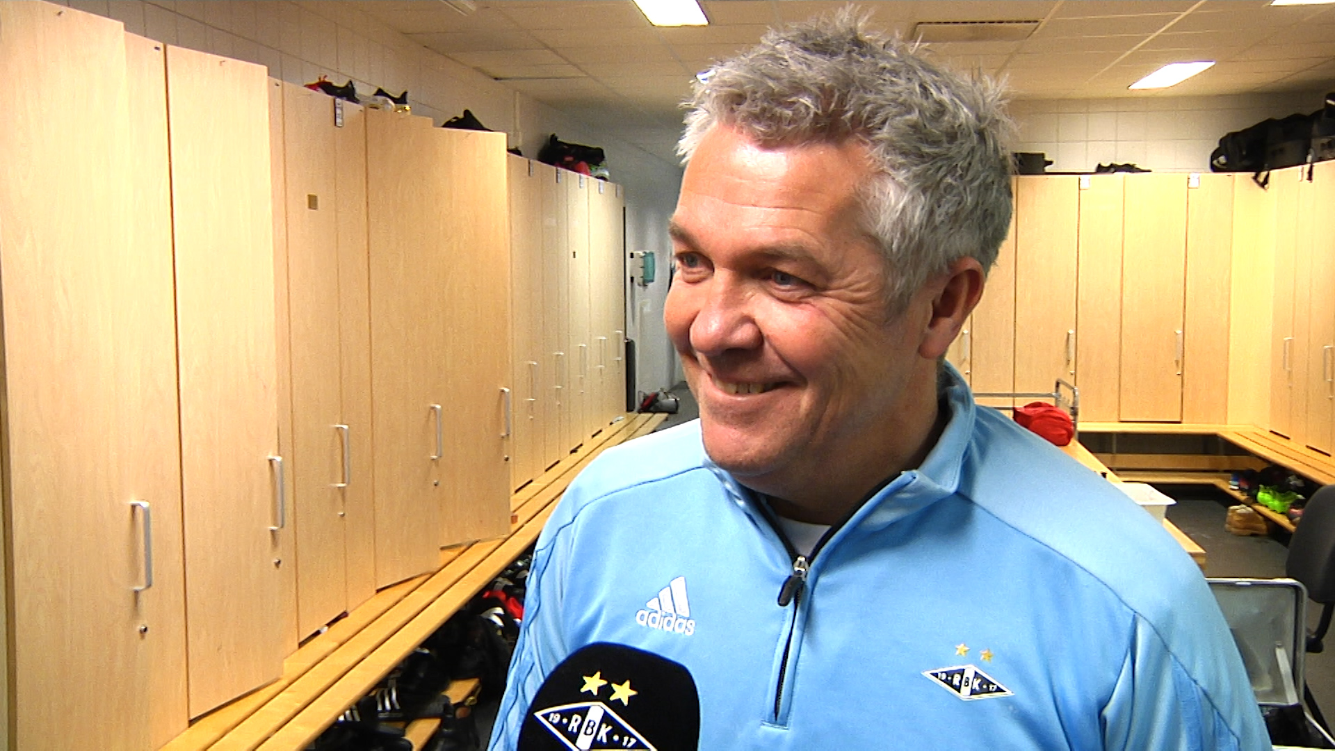 - Blir trøkk med drakta på